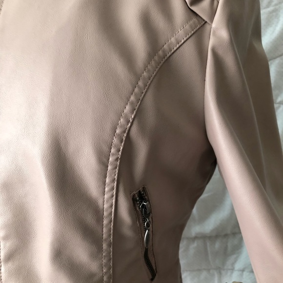 NO OFFERS JUST HIT BUY 🍓  Jennyfer J faux leather - Picture 3 of 7